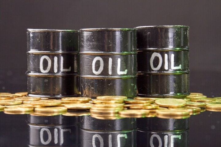 Analisis Minyak Melemah: Damai Gaza & Stok AS Menekan Harga - Data Pasar 2025-10-09