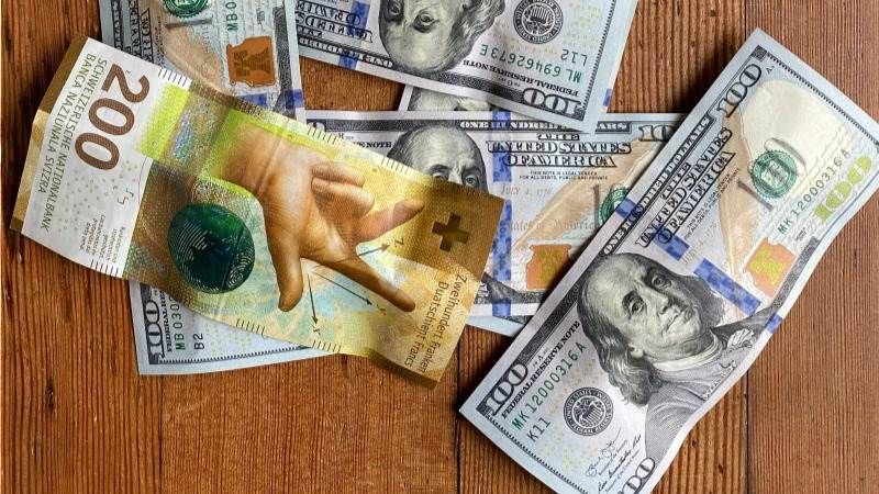 Analisis USD/CHF Melemah, Franc Swiss Diuntungkan dari Kekhawatiran Global - Data Pasar 2026-01-13