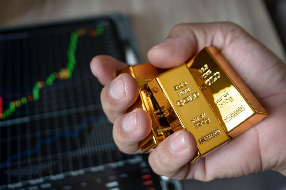 Analisis Harga Emas Melemah Ditengah Tekanan Dolar - Data Pasar 2026-05-15
