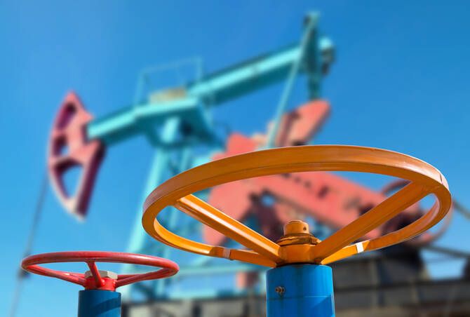 Analisis Minyak Turun, Pasar Uji Deal Iran Tanpa Kepastian Hormuz - Data Pasar 2026-05-27