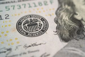 Dolar Bertahan Kuat Ditopang The Fed dan Yield Tinggi