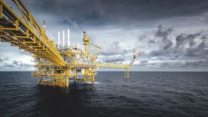 Minyak Turun, Pasar Pantau Arus Kapal di Selat Hormuz