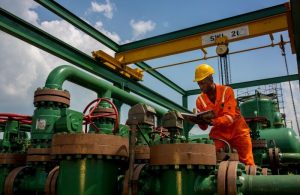 IEA: Defisit Pasokan Minyak Makin Lebar, Stok Global Menipis