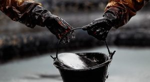 Minyak Kembali Menguat, Risiko Pasokan Meningkat